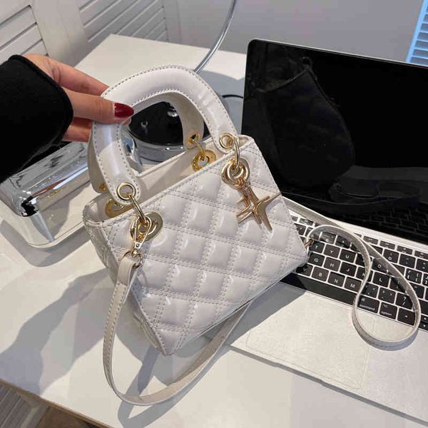summer new lingge sewing chain women's fashion tassel portable princess bag high-grade one shoulder messenger bag luxury designer
summer new lingge sewing chain women's fashion tassel portable princess bag high-grade one shoulder messenger bag luxury designer