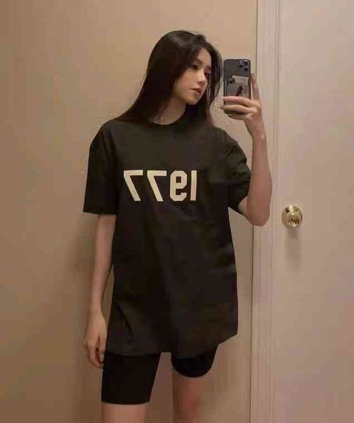 new design brand men's fashion fog multi thread sentials season 1977 flocking round neck short sleeve american casual t-shirt wo, White;black
new design brand men's fashion fog multi thread sentials season 1977 flocking round neck short sleeve american casual t-shirt wo, White;black