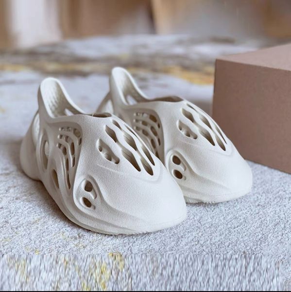 2022 designer comfortable yezzies boost slides slide slipper earth brown mxt moon grey foam runners slippers cream yellow women mens sandals, Black
2022 designer comfortable yezzies boost slides slide slipper earth brown mxt moon grey foam runners slippers cream yellow women mens sandals, Black