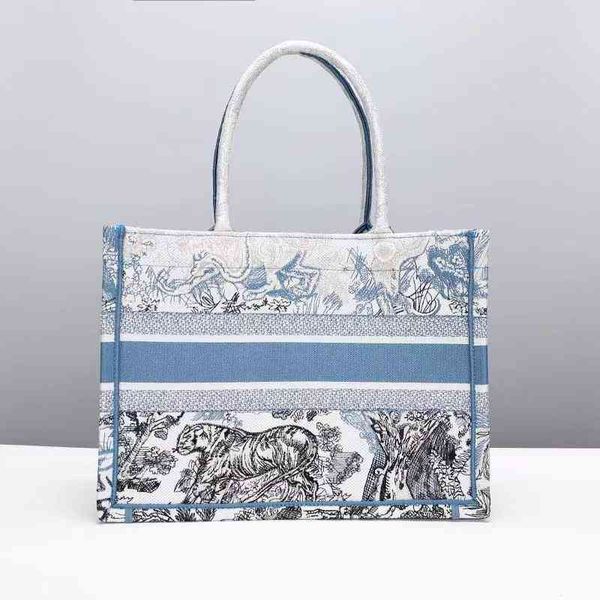 evening bags autumn and winter embroidered college student schoolbag single shoulder bag women's high-capacity high sense foreign style
evening bags autumn and winter embroidered college student schoolbag single shoulder bag women's high-capacity high sense foreign style