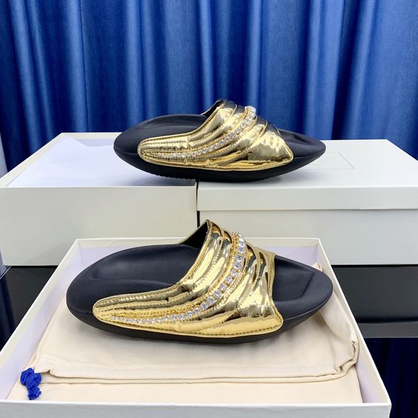 2022 couple sports style slippers classic black white slip-on thick soled casual platform space shoes men women summer beach party fashion d
2022 couple sports style slippers classic black white slip-on thick soled casual platform space shoes men women summer beach party fashion d