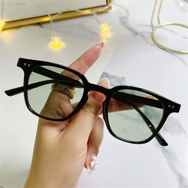 2022 new women's sunglasses men's small face yellow green eyewear korean fashion glasses, White;black
2022 new women's sunglasses men's small face yellow green eyewear korean fashion glasses, White;black