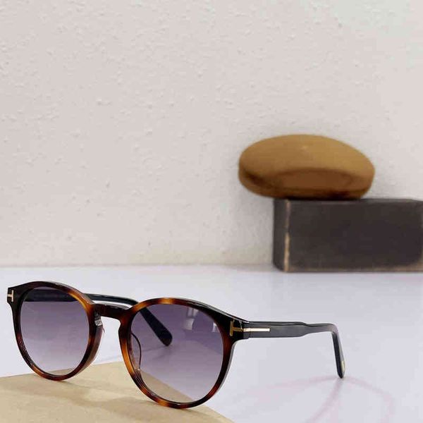 new fashion polarized women t metal frame sunglasses luxury digner sun glass ladi sun glasses uv400, White;black
new fashion polarized women t metal frame sunglasses luxury digner sun glass ladi sun glasses uv400, White;black