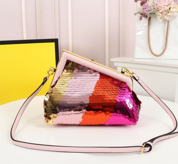 2022 designer 1997 bag baguette leather fashion sequins ladies banquet hand wallet evening bag messenger bags
2022 designer 1997 bag baguette leather fashion sequins ladies banquet hand wallet evening bag messenger bags