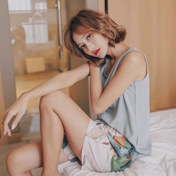 autumn ladies pajama cotton satin 4pcs set cardiganvestpantsshorts floral printed elegant femme tender sleepwear homewear y200425, Black;red
autumn ladies pajama cotton satin 4pcs set cardiganvestpantsshorts floral printed elegant femme tender sleepwear homewear y200425, Black;red