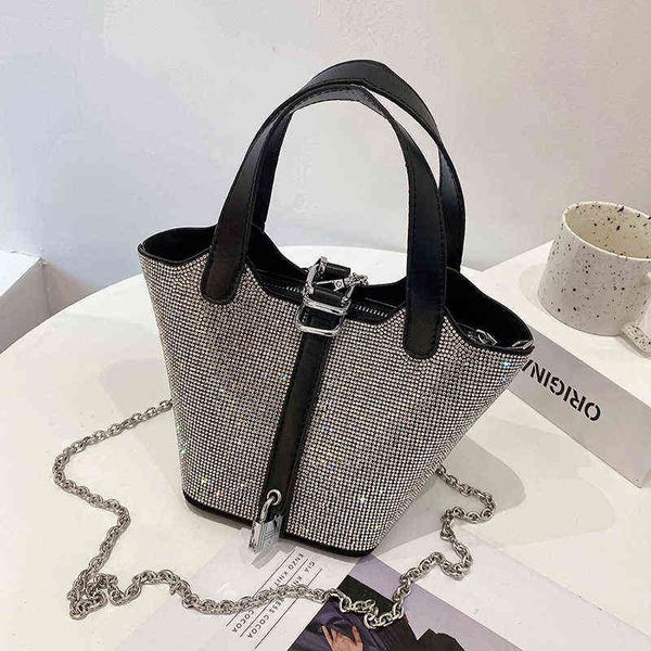 shiny diamonds evening clutch bag women korean soft rhinestone purse ladies chain crystal shoulder bags dinner 220606
shiny diamonds evening clutch bag women korean soft rhinestone purse ladies chain crystal shoulder bags dinner 220606