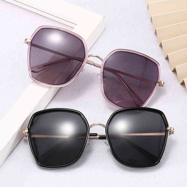 women sunglasses luxury brand designer 2022 new polarized glass version trendy women's sunglass vintage sun glasses for men ladies eyew, White;black
women sunglasses luxury brand designer 2022 new polarized glass version trendy women's sunglass vintage sun glasses for men ladies eyew, White;black