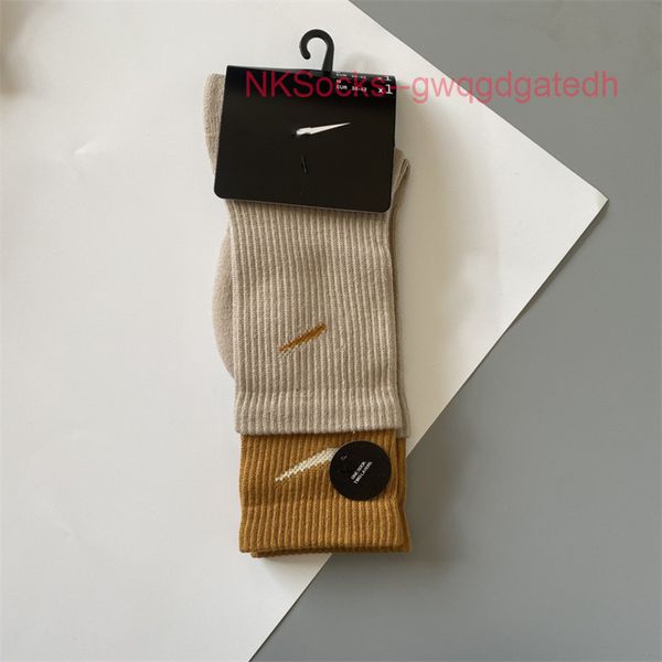 classic fashion men socks hook brand color stitched men's women's long tube sports training sock street couple middle tubes luxury, Black
classic fashion men socks hook brand color stitched men's women's long tube sports training sock street couple middle tubes luxury, Black