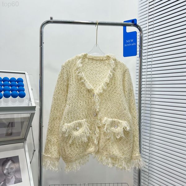 designer t-shirt2022 early spring xiaoxiangfeng solid color button coat women's v-neck cardigan sweater2002 luxury hoody, White
designer t-shirt2022 early spring xiaoxiangfeng solid color button coat women's v-neck cardigan sweater2002 luxury hoody, White