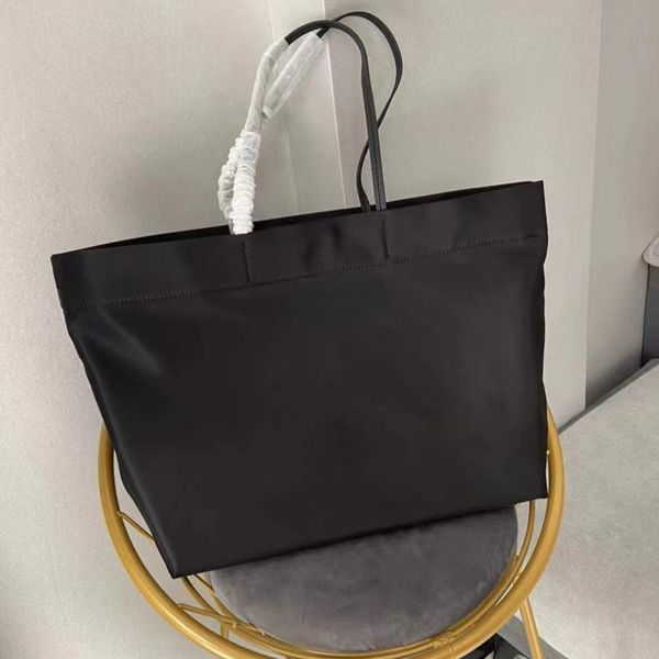nylon waterproof men and women bags prad new casual travel shopping bag large capacity totebag classic triangle logo shoulder bags
nylon waterproof men and women bags prad new casual travel shopping bag large capacity totebag classic triangle logo shoulder bags
