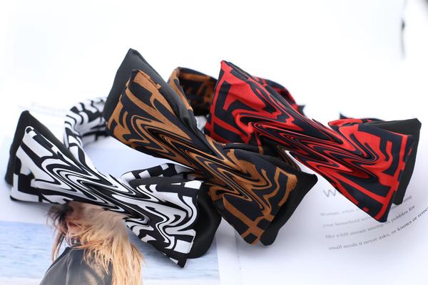 22ss 16style brand designer letters headbands cloth cartoon pattern print women girl bowknot headwrap korean retro letter print hair hoop sp, Silver
22ss 16style brand designer letters headbands cloth cartoon pattern print women girl bowknot headwrap korean retro letter print hair hoop sp, Silver
