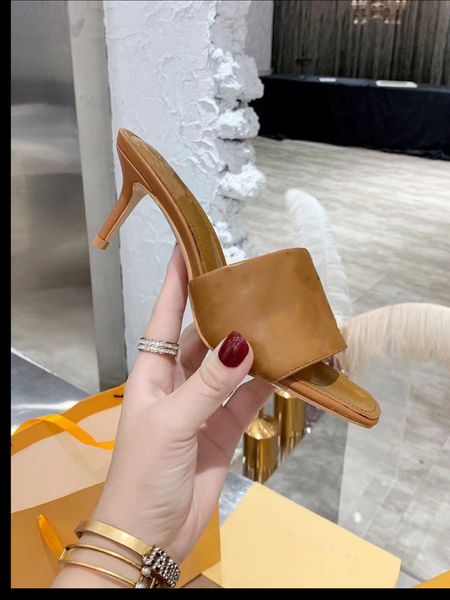 new2022 women's formal shoes classic designer women's shoes sandals slippers red soled high heels casual gold matte shoes oblique, Black
new2022 women's formal shoes classic designer women's shoes sandals slippers red soled high heels casual gold matte shoes oblique, Black