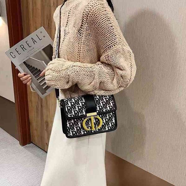 p1y0 d family's new mengtian bag laohua saddle 30 canvas postman single shoulder slant cross axillary leather women's
p1y0 d family's new mengtian bag laohua saddle 30 canvas postman single shoulder slant cross axillary leather women's