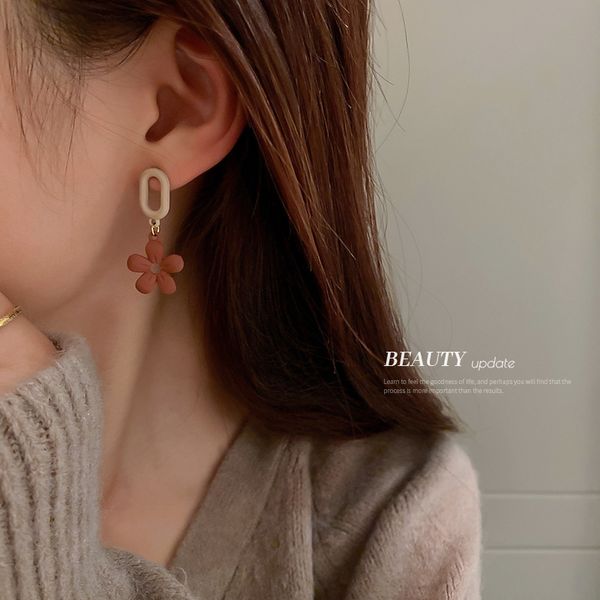 925 silver needle korean style asymmetric flower earrings niche temperament high-grade earrings internet new autumn/winter eardrop, Golden
925 silver needle korean style asymmetric flower earrings niche temperament high-grade earrings internet new autumn/winter eardrop, Golden