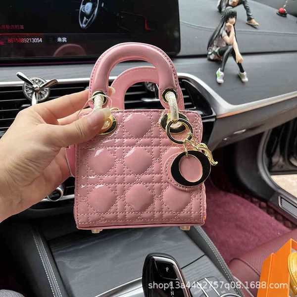 net red same 2022 new princess patent leather women's bag messenger chain portable mini bag luxury designer
net red same 2022 new princess patent leather women's bag messenger chain portable mini bag luxury designer