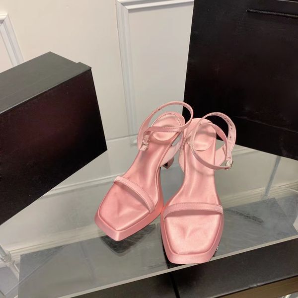 luxurys designers sandals women shoes leisure summer classic cross sandal fashion heels wedding shoes versatile black pink solid letters sty
luxurys designers sandals women shoes leisure summer classic cross sandal fashion heels wedding shoes versatile black pink solid letters sty