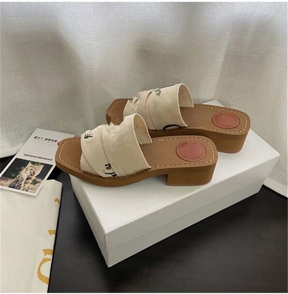 2022 retro slippers letter sandals shoes flops casual ladies flat slipper summer outdoor beach loafer party holiday fashion women shoes, Black
2022 retro slippers letter sandals shoes flops casual ladies flat slipper summer outdoor beach loafer party holiday fashion women shoes, Black