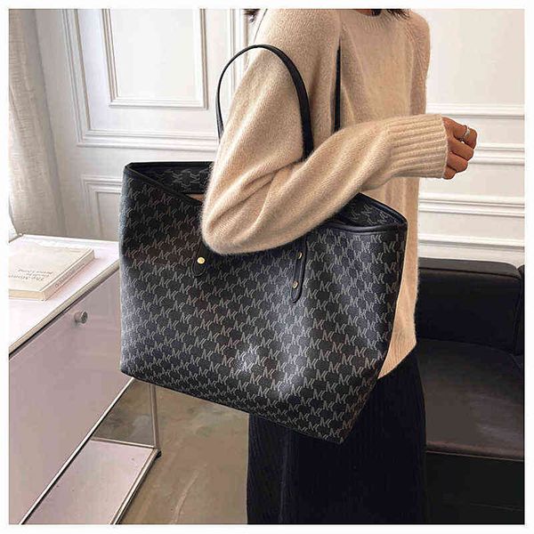 large-capacity bag women's 2022 new trendy high-end western style explosive portable shoulder bag all-match tote shopping bag g220517
large-capacity bag women's 2022 new trendy high-end western style explosive portable shoulder bag all-match tote shopping bag g220517