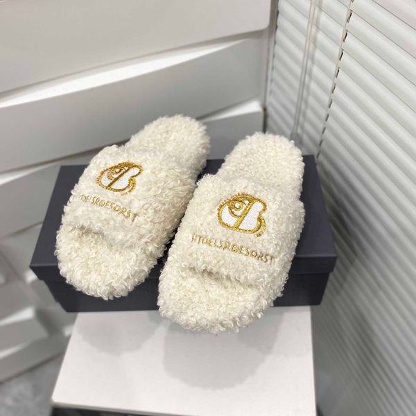 2021 designer woman letter electric embroidery winter fur slides slipper women furry slide sandals fashion ladies flat furries slippers, Black
2021 designer woman letter electric embroidery winter fur slides slipper women furry slide sandals fashion ladies flat furries slippers, Black