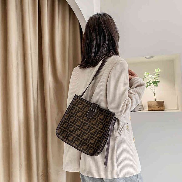 2022 new designer handbags bags fashion foreign style bucket ins leisure temperament single shoulder
2022 new designer handbags bags fashion foreign style bucket ins leisure temperament single shoulder