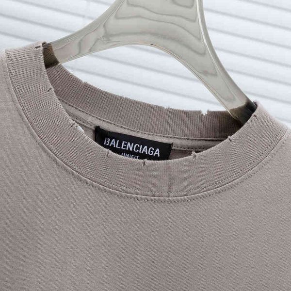 2022 designer bal t shirt high end european goods paris spring and summer new b home burned flowers holes letter printing round neck short s, White;black
2022 designer bal t shirt high end european goods paris spring and summer new b home burned flowers holes letter printing round neck short s, White;black