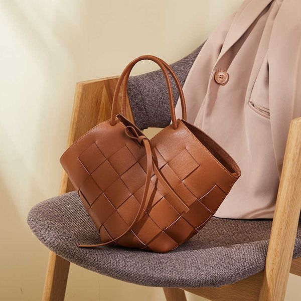 minority female winter design portable vegetable bags basket new manual cowhide woven single shoulder messenger female
minority female winter design portable vegetable bags basket new manual cowhide woven single shoulder messenger female