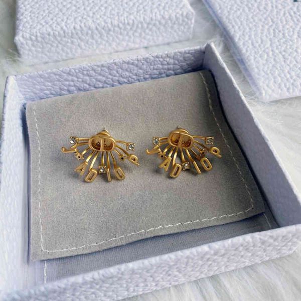 new brilliant diamonds studded earrings new dual-purpose rear hanging 925 silver needle red earrings, Golden;silver
new brilliant diamonds studded earrings new dual-purpose rear hanging 925 silver needle red earrings, Golden;silver