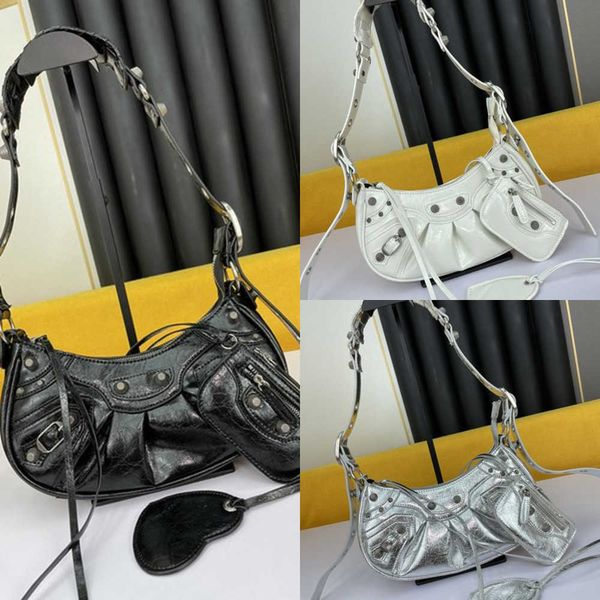 quality 2022 women lady le cagole motorcycle shoulder bags luxury designers genuine leather crossbody clutch wallet purse pochette retro
quality 2022 women lady le cagole motorcycle shoulder bags luxury designers genuine leather crossbody clutch wallet purse pochette retro