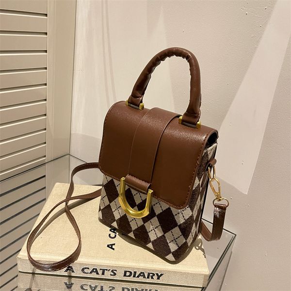 2022 new crossbody handbag phone bag check plaid tartan fashion bag 2 colours
2022 new crossbody handbag phone bag check plaid tartan fashion bag 2 colours
