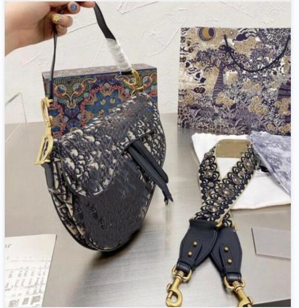 designers fashion bags handbag women leather shoulder bag large capacity chain messenger pillow handbags high grade versatile texture lady p
designers fashion bags handbag women leather shoulder bag large capacity chain messenger pillow handbags high grade versatile texture lady p