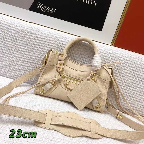 aaa luxury designer handbags women handbag crossbody motorcycle bag goat skin leather fashion trend ladies handle tote with cosmetic mirror
aaa luxury designer handbags women handbag crossbody motorcycle bag goat skin leather fashion trend ladies handle tote with cosmetic mirror