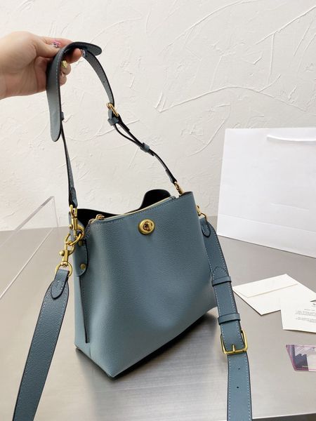 2022 fashion designer bag for women genuine leather casual bucket handbags luxury shoulder bags, Red;black
2022 fashion designer bag for women genuine leather casual bucket handbags luxury shoulder bags, Red;black
