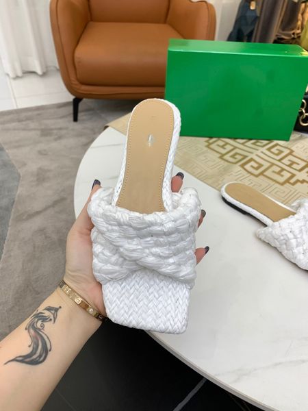 luxury designer women slides sandal flat mule slipper patent canvas men women beach slides rubber soles summer flip flops 0321, Black
luxury designer women slides sandal flat mule slipper patent canvas men women beach slides rubber soles summer flip flops 0321, Black