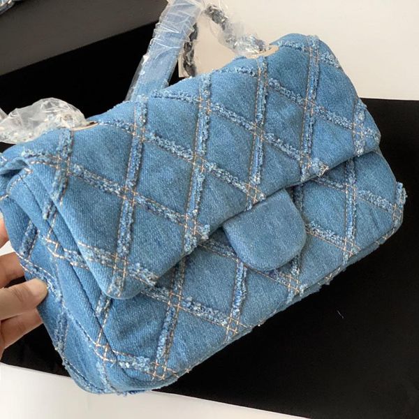 fall winter luxury designer classi flap denim quilted bags silver metal hardware matelasse chain crossbody shoulder purse large capacity lux
fall winter luxury designer classi flap denim quilted bags silver metal hardware matelasse chain crossbody shoulder purse large capacity lux