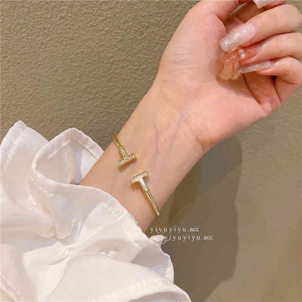 natural shell opening temperament bracelet net red style personalized hand decoration versatile light luxury east gate hand decoration, Golden;silver
natural shell opening temperament bracelet net red style personalized hand decoration versatile light luxury east gate hand decoration, Golden;silver