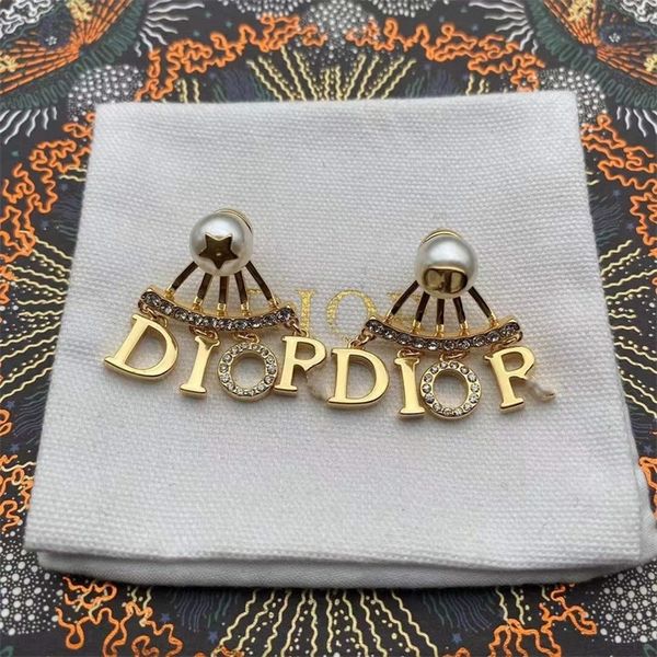 10% off jewelry the new high-end earrings women's pearl letters light luxury fashion earrings, Golden
10% off jewelry the new high-end earrings women's pearl letters light luxury fashion earrings, Golden