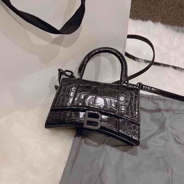 balenciga italy handbags designer bag female 2022 fashion b-button hourglass bag messenger armpit bag leather crocodile pattern one shoulder
balenciga italy handbags designer bag female 2022 fashion b-button hourglass bag messenger armpit bag leather crocodile pattern one shoulder