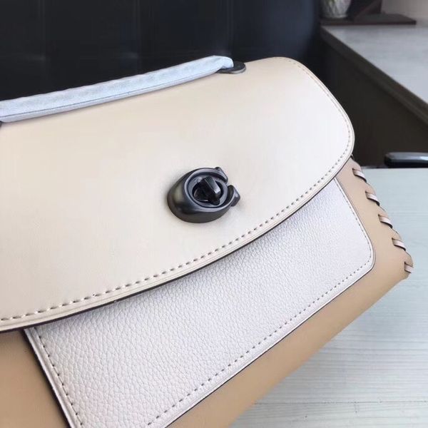 2022 new fashion diagonal shoulder bag joker banquet goddess fan simple white messenger bag
2022 new fashion diagonal shoulder bag joker banquet goddess fan simple white messenger bag