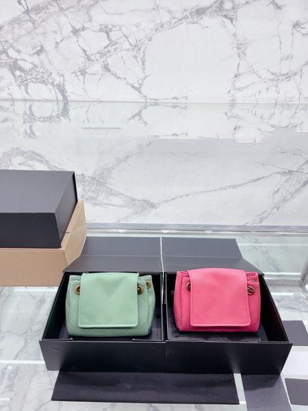 2022 summer new women's bags designer bags shoulder portable crossbody wallets plaid pattern chains magnetic snaps
2022 summer new women's bags designer bags shoulder portable crossbody wallets plaid pattern chains magnetic snaps