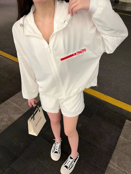 two piece dress designer p home 22 spring and summer new chest red glue hooded zipper windbreaker coat + elastic waist sports shorts set 92v, White
two piece dress designer p home 22 spring and summer new chest red glue hooded zipper windbreaker coat + elastic waist sports shorts set 92v, White
