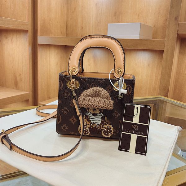wholesale factory ladies messenger bags this year's popular printed handbags sweet cute cartoon embroidered handbag street trend contra
wholesale factory ladies messenger bags this year's popular printed handbags sweet cute cartoon embroidered handbag street trend contra