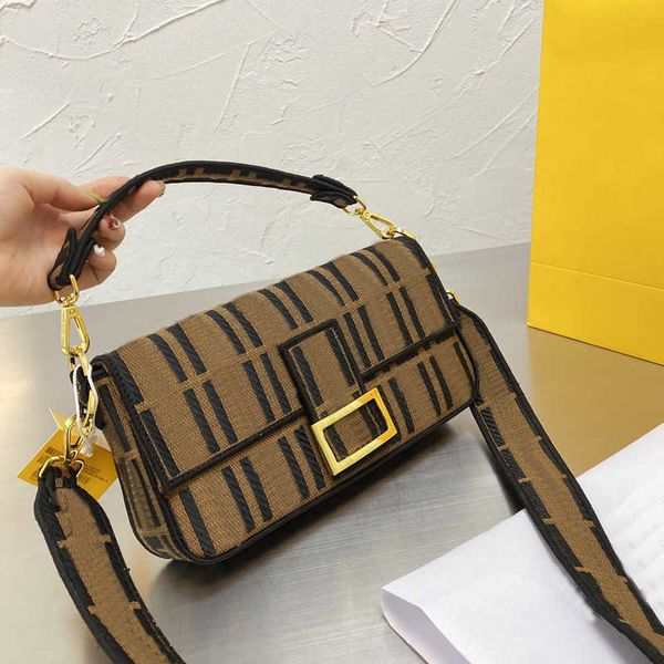 middle ancient baguette fashion single shoulder handbag women flap croosbody old flower letter wallet high quality
middle ancient baguette fashion single shoulder handbag women flap croosbody old flower letter wallet high quality
