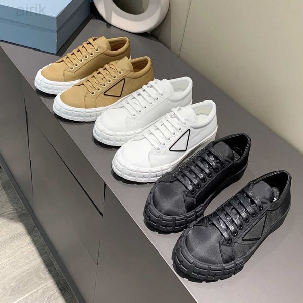 high low wheel shoes canvas two-color stitching lerren stylist sneakers cassetta flat men women casual shoe fabric runner sneaker, Black
high low wheel shoes canvas two-color stitching lerren stylist sneakers cassetta flat men women casual shoe fabric runner sneaker, Black