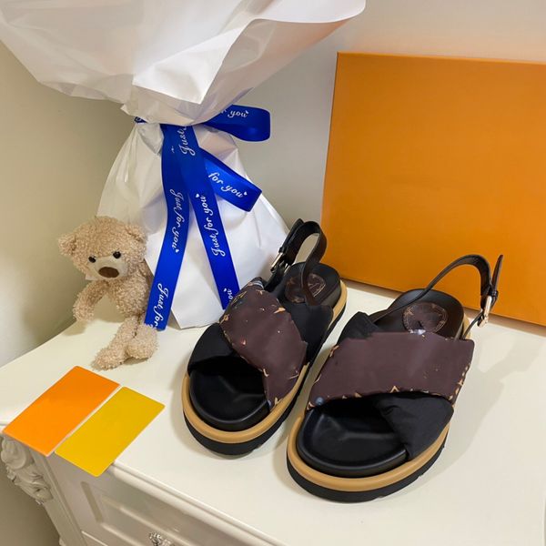 pool pillow comfort flat sandals nylon cut out cross laces flight mode printing varnish the back belt of canvas size 35-41, Black
pool pillow comfort flat sandals nylon cut out cross laces flight mode printing varnish the back belt of canvas size 35-41, Black