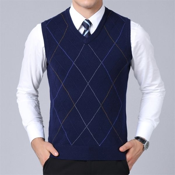 new fashion brand sweater for mens pullover vest slim fit jumpers knitwear plaid autumn korean style casual men clothes 201125, White;black
new fashion brand sweater for mens pullover vest slim fit jumpers knitwear plaid autumn korean style casual men clothes 201125, White;black
