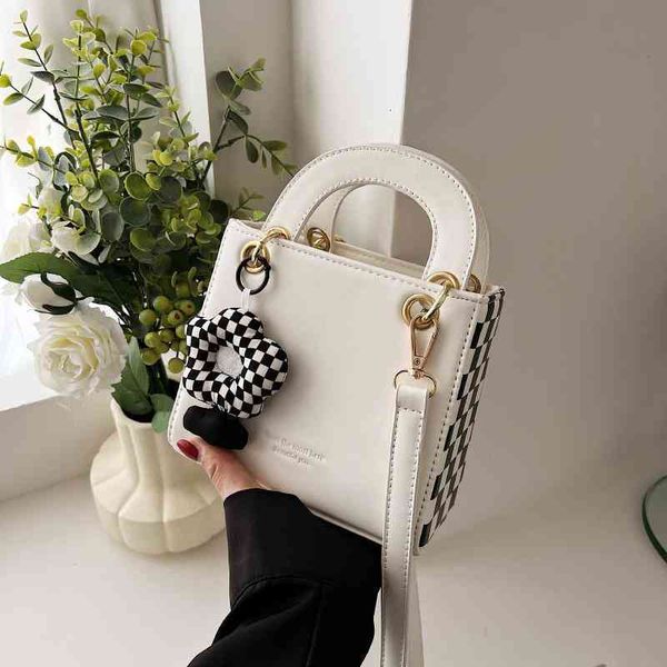 factory direct sale nvjue korean plaid women's hand 2022 new contrast princess diana fashion versatile one shoulder messenger bag desig
factory direct sale nvjue korean plaid women's hand 2022 new contrast princess diana fashion versatile one shoulder messenger bag desig