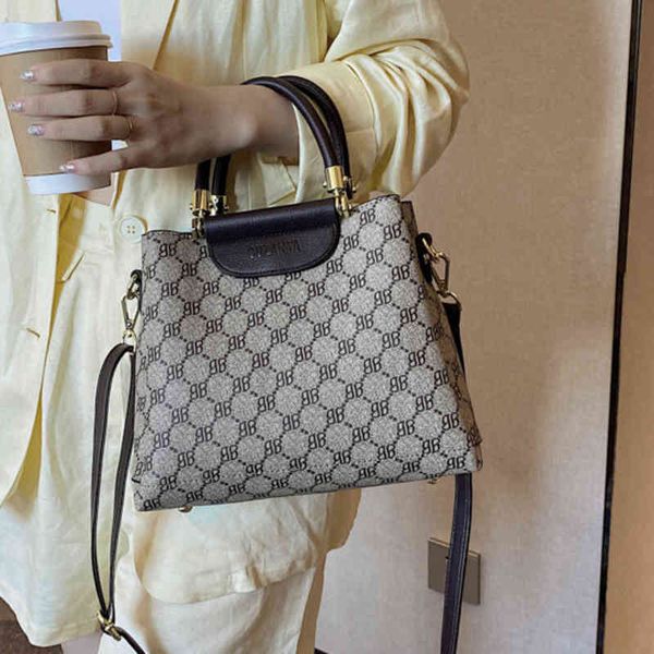 purse sale new fashion flower tote bag women's leisure printing hand-held belt strap shoulder messenger bag
purse sale new fashion flower tote bag women's leisure printing hand-held belt strap shoulder messenger bag