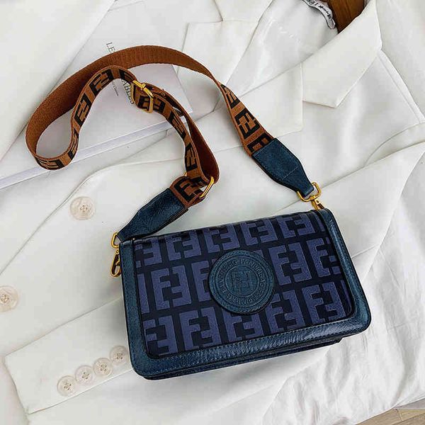 2022 factory wholesale new single shoulder oblique cross women's leisure fashion embossed bag
2022 factory wholesale new single shoulder oblique cross women's leisure fashion embossed bag