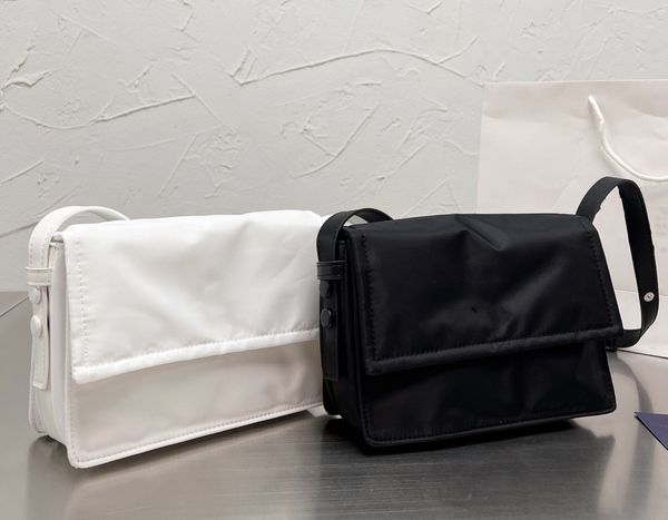 women's new messenger bag crossbody elegant high-end luxury simple luxury waterproof fabric high capacity designer senior
women's new messenger bag crossbody elegant high-end luxury simple luxury waterproof fabric high capacity designer senior