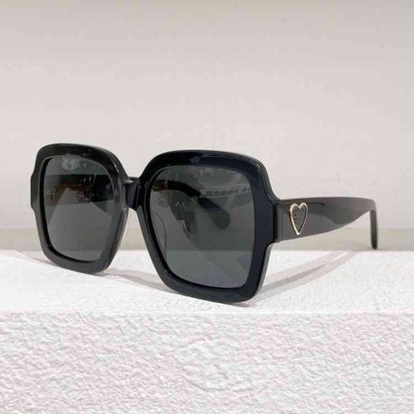 2022 brand trend fashion sunglasses for men and women 2022 family female same love ch5479, White;black
2022 brand trend fashion sunglasses for men and women 2022 family female same love ch5479, White;black